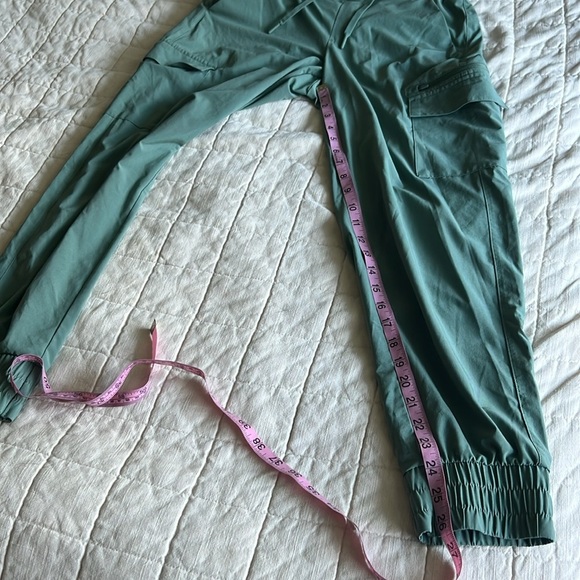 All in Motion Green Cargo Jogger Pants - Picture 4 of 6